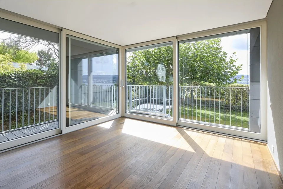 Moderne Doppelhaushälfte mit Seesicht, Dachterrasse und eigenem Garten – Foto 10 von 13