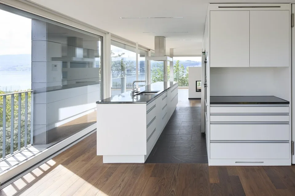Moderne Doppelhaushälfte mit Seesicht, Dachterrasse und eigenem Garten – Foto 6 von 13