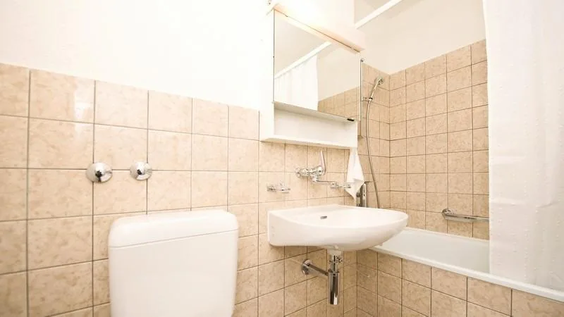 1- Zimmerwohnung möbliert in Kloten (nur für Einzelpersonen / individuals only) – Foto 5 von 7