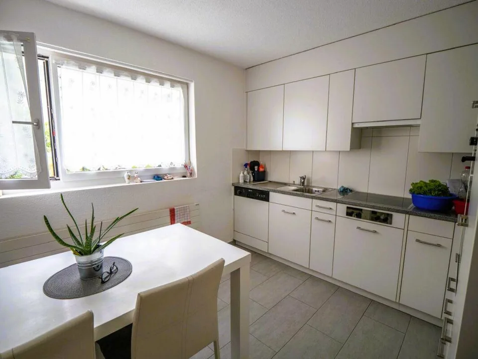 Appartement attrayant de 3,5 pièces avec balcon sud à Domat/Ems – photo 2 sur 13