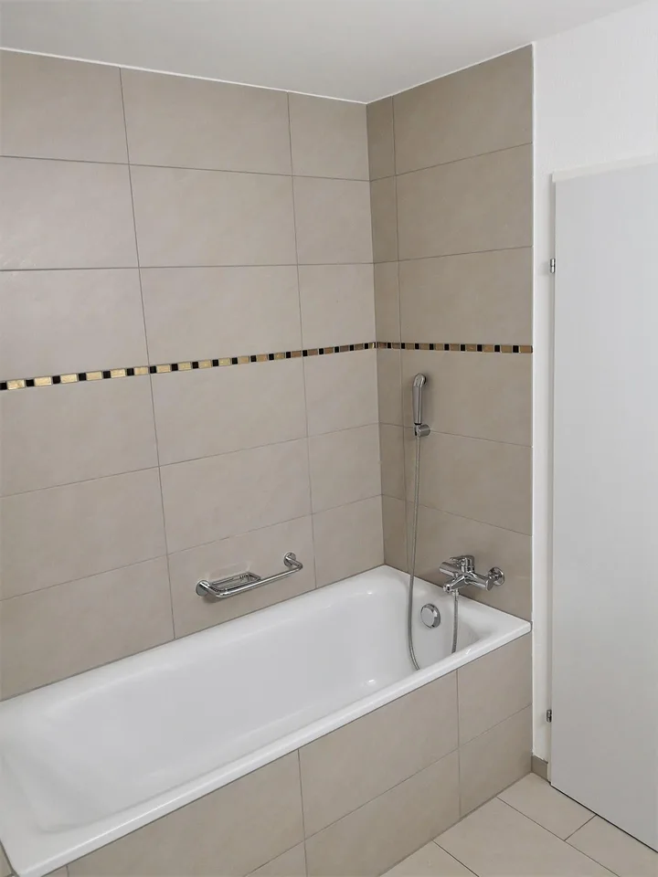 Schöne 4.5 Zimmerwohnung in Flurlingen zu vermieten in der Nähe des Rheins – Foto 6 von 10