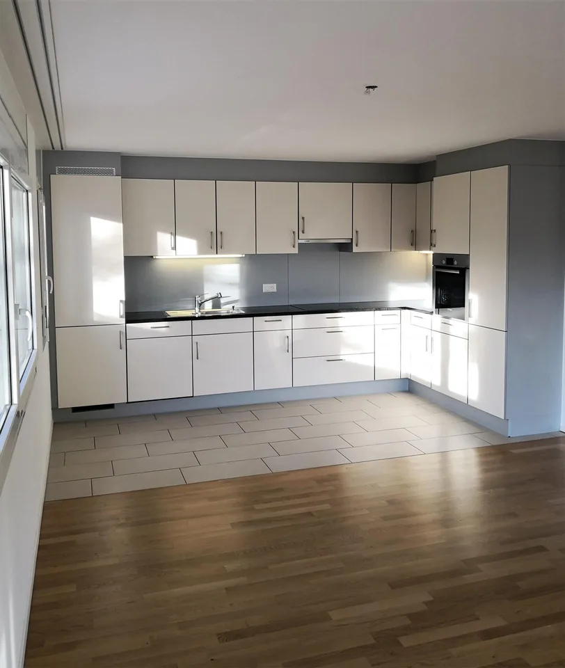 Schöne 4.5 Zimmerwohnung in Flurlingen zu vermieten in der Nähe des Rheins – Foto 2 von 10