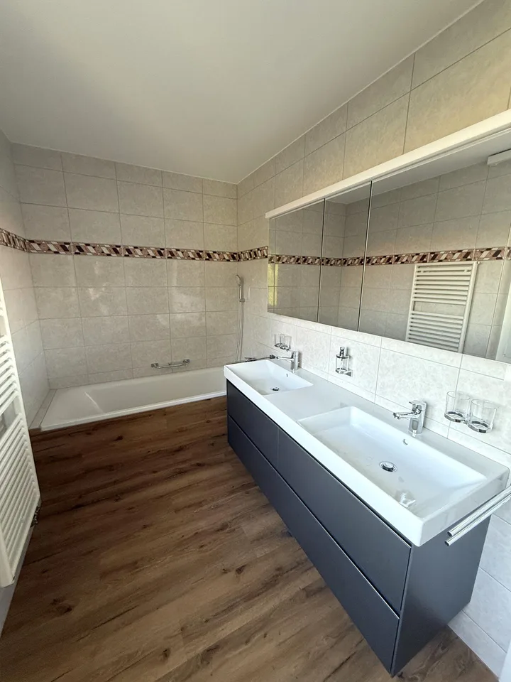 Casa familiare doppia di 5,5 locali ristrutturata in una zona tranquilla – foto 9 di 17