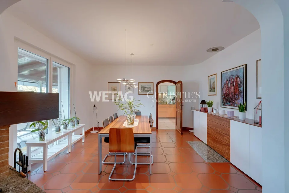 Elegante Villa zum Verkauf in Lugano-Vezia mit Innenpool & Grottino, 2022 vollständig renoviert ? Zweitwohnsitz möglich – Foto 3 von 13
