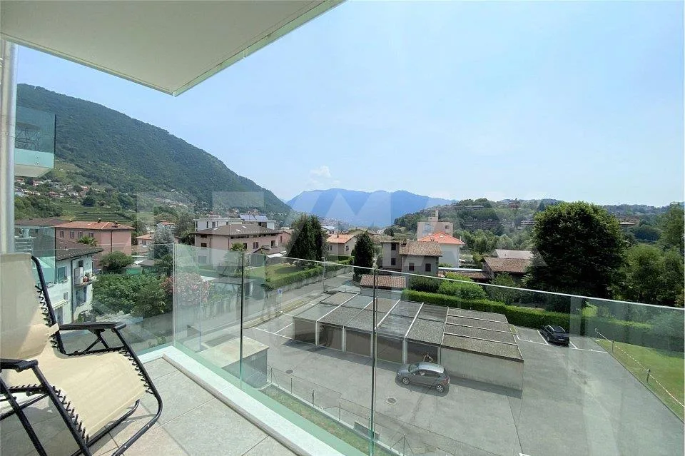 Modernes 2,5-Zimmer-Apartment mit Balkon und Panoramablick – Foto 6 von 11