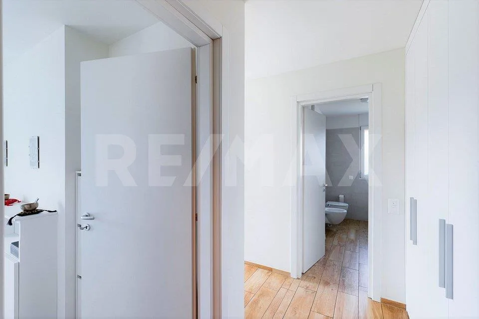 Modernes 2,5-Zimmer-Apartment mit Balkon und Panoramablick – Foto 8 von 11