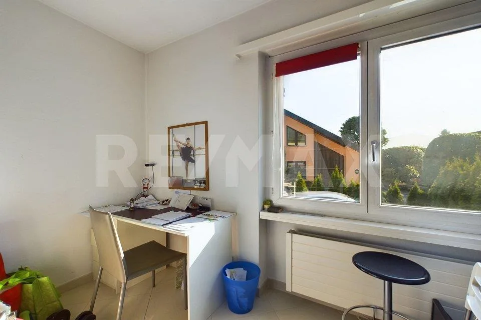 Villa mit großem Garten, Parkplätzen und Garage – Foto 7 von 12