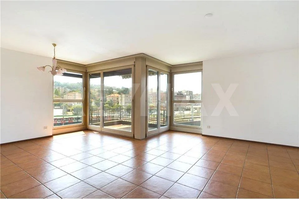 Helles 3,5-Zimmer-Wohnung mit Balkon und Parkplatz – Foto 6 von 11