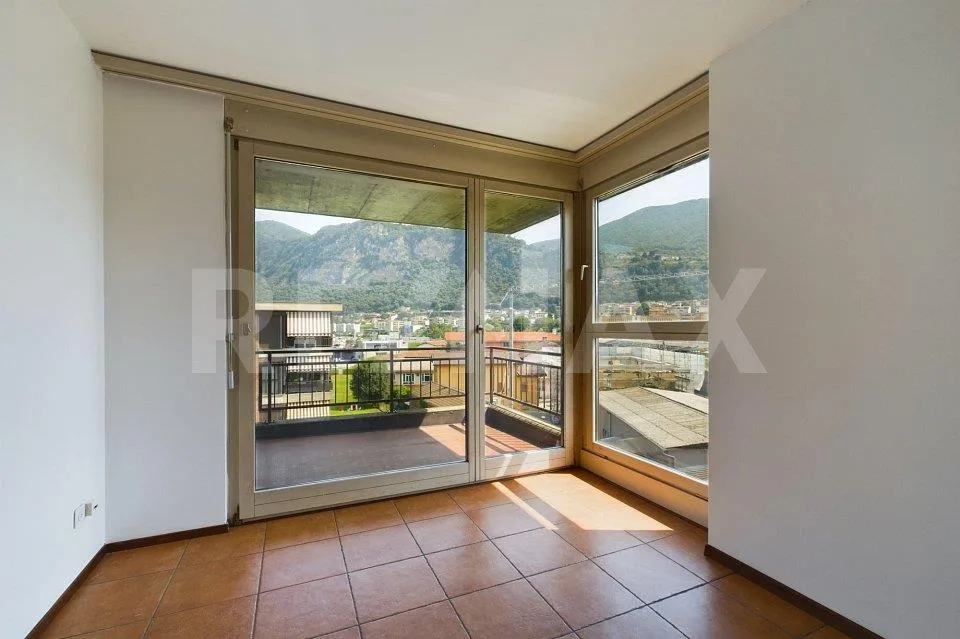 Helles 3,5-Zimmer-Wohnung mit Balkon und Parkplatz – Foto 9 von 11