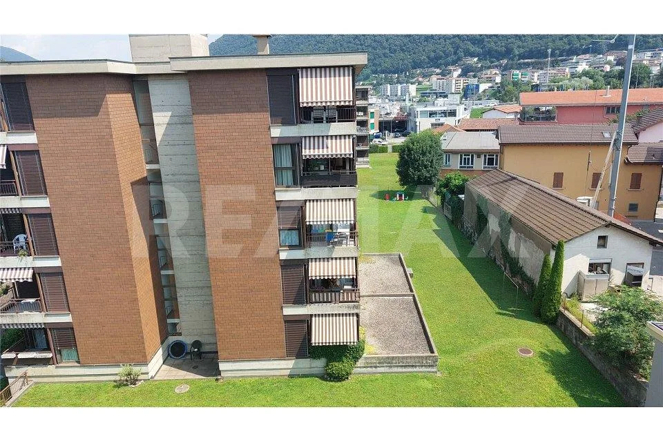 Helles 3,5-Zimmer-Wohnung mit Balkon und Parkplatz – Foto 8 von 11