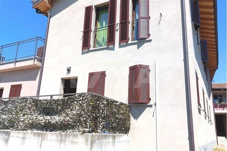 Geräumige 4-Zimmer-Wohnung in einer Residenz mit Innenhof und Garten – Foto 9 von 10