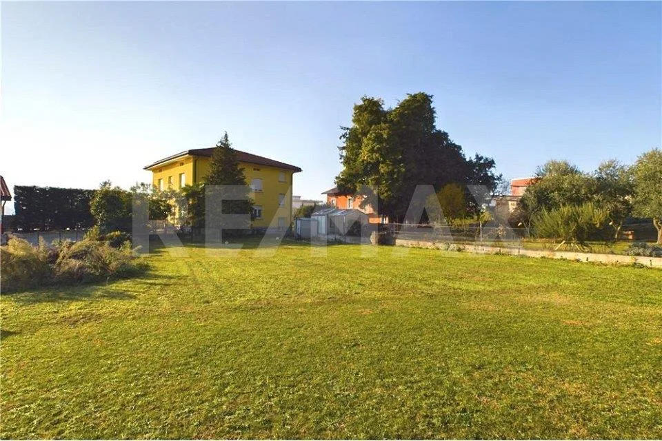 Geräumige 4-Zimmer-Wohnung in einer Residenz mit Innenhof und Garten – Foto 10 von 10