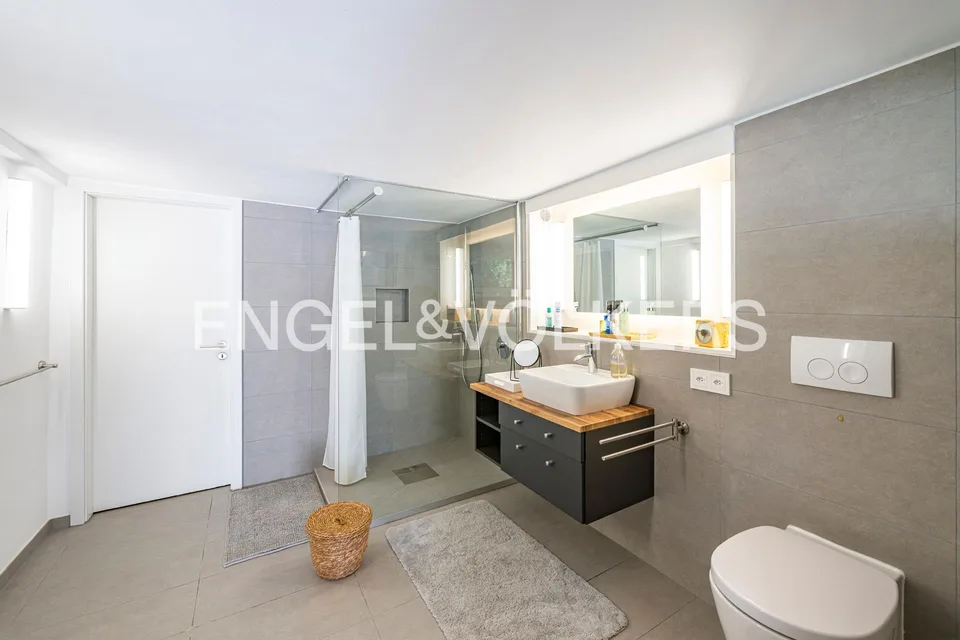 Casa panoramica con vista lago e barca a Caprino – foto 10 di 13