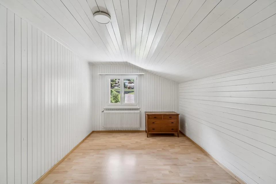 Charmante Dachwohnung im Herzen von Sankt Niklaus – Foto 4 von 9