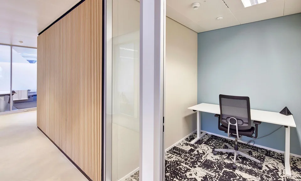 6 möbelierte Arbeitsplätze. Ein Büro. Viele Möglichkeiten. - Sie ko... – photo 10 sur 12