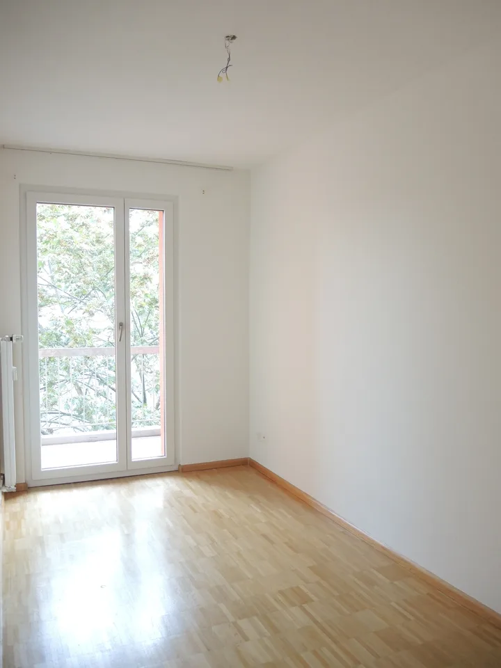 Nachmieter gesucht 4 ZW mit 2 Balkonen, 2 Badezimmern u. Lift – foto 5 di 8