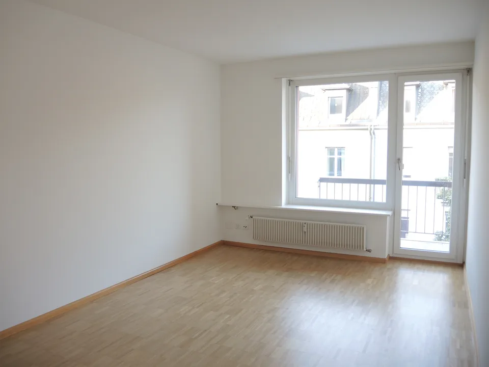 Nachmieter gesucht 4 ZW mit 2 Balkonen, 2 Badezimmern u. Lift – foto 4 di 8