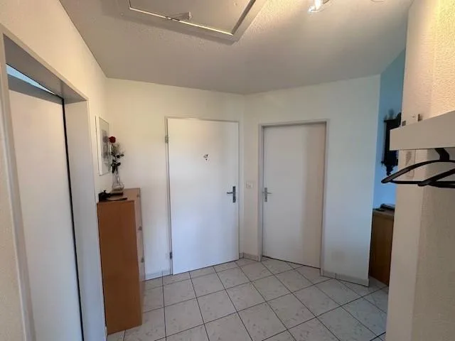 3 1/2-Zimmer-Dachwohnung mit Hobbyraum, Keller, Garage und Garten – Foto 4 von 16