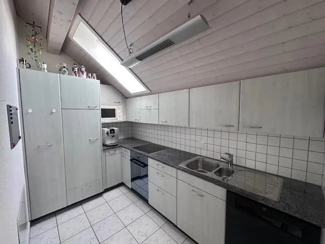 3 1/2-Zimmer-Dachwohnung mit Hobbyraum, Keller, Garage und Garten – Foto 6 von 16