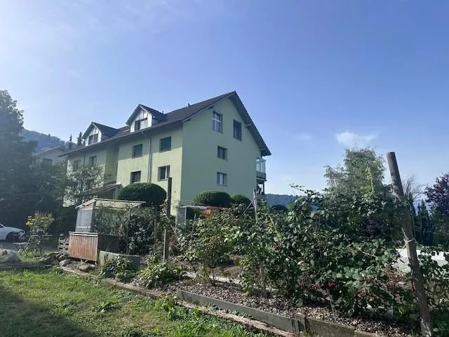 3 1/2-Zimmer-Dachwohnung mit Hobbyraum, Keller, Garage und Garten – Foto 2 von 16
