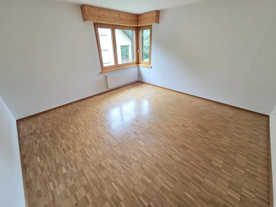 Gemütliche 4.5-Zimmerwohnung mit 2 Nasszellen an ruhiger Lage! – Foto 7 von 8