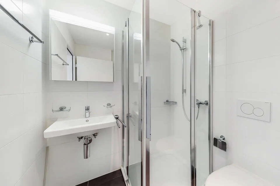 Residenza Laville: moderno, grandi vetrate e terrazzo coperto – foto 9 di 11