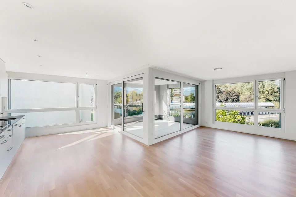 Residenza Laville: moderno, grandi vetrate e terrazzo coperto – foto 2 di 11