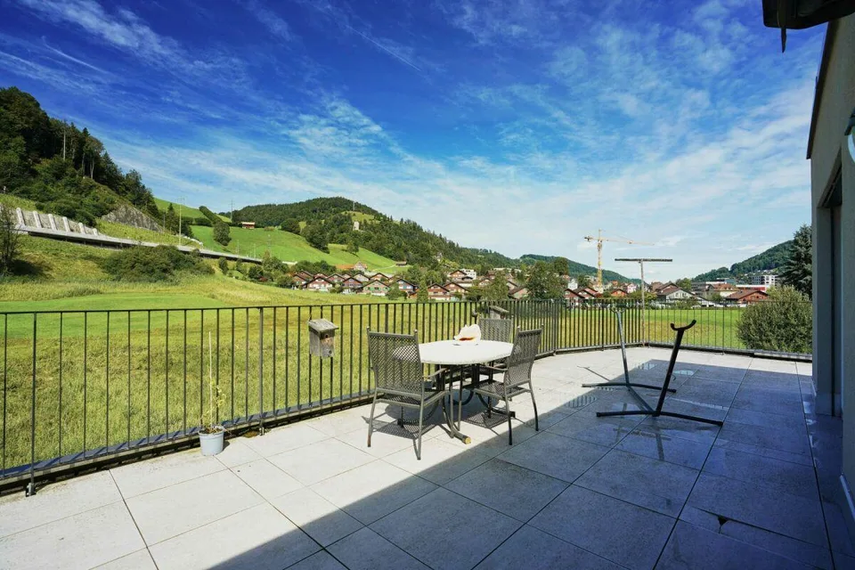 Moderne, lichtdurchflutete 3.5-Zi. Attikawohnung mit grosser Terrasse – photo 9 sur 10