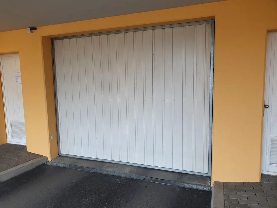 Einstellhallenplatz zu vermieten – photo 3 sur 4
