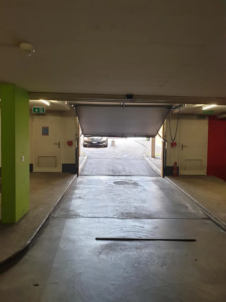 Einstellhallenplatz zu vermieten – photo 2 sur 4
