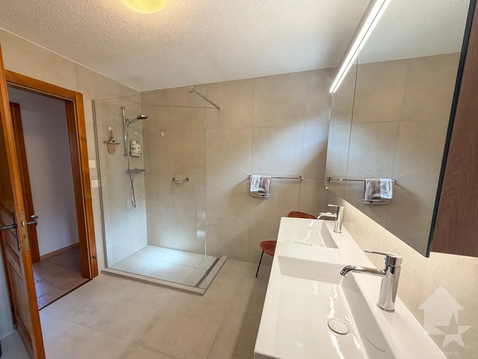 Belle maison de 3 appartements avec garage, mazot et carnotzet ! – photo 13 sur 43