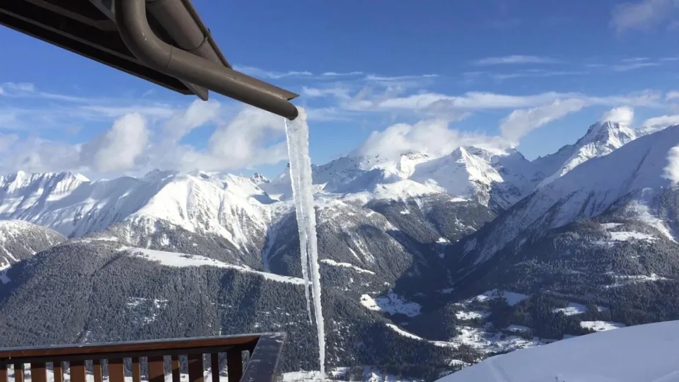 Ski-in-Ski-out mit Traumpanorama und eigener Sauna – Foto 3 von 25