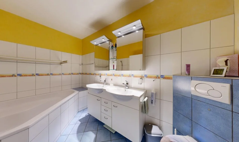 4.5-Zimmerwohnung mit Garten, Terrassen und viel Privatsphäre – Foto 10 von 11