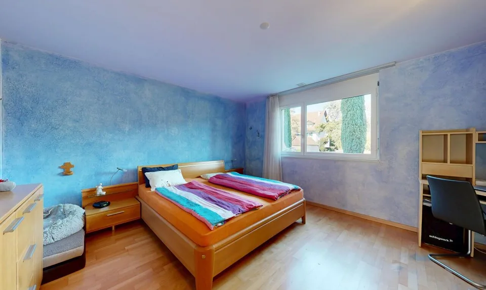 4.5-Zimmerwohnung mit Garten, Terrassen und viel Privatsphäre – Foto 4 von 11