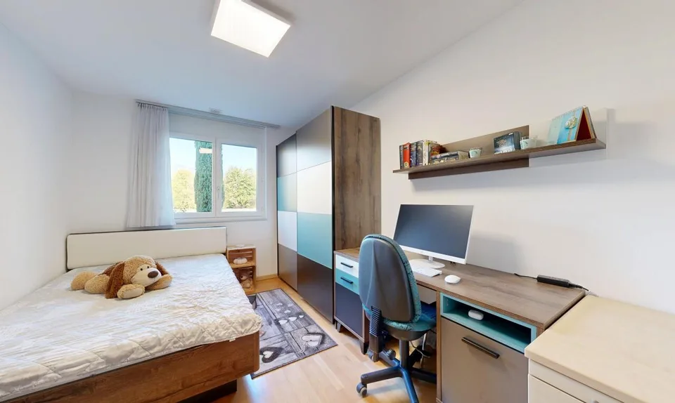 4.5-Zimmerwohnung mit Garten, Terrassen und viel Privatsphäre – Foto 5 von 11