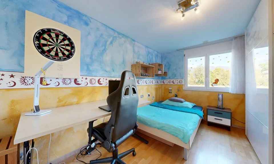 4.5-Zimmerwohnung mit Garten, Terrassen und viel Privatsphäre – Foto 7 von 11