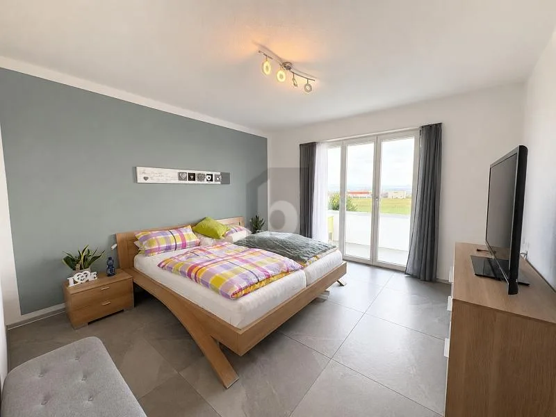 COMPLETELY RENOVATED WITH PANORAMIC VIEW – photo 5 of 6