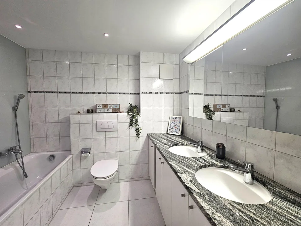 Maison en rangée de 5,5 pièces avec deux terrasses à Neuenegg à vendre – photo 12 sur 13
