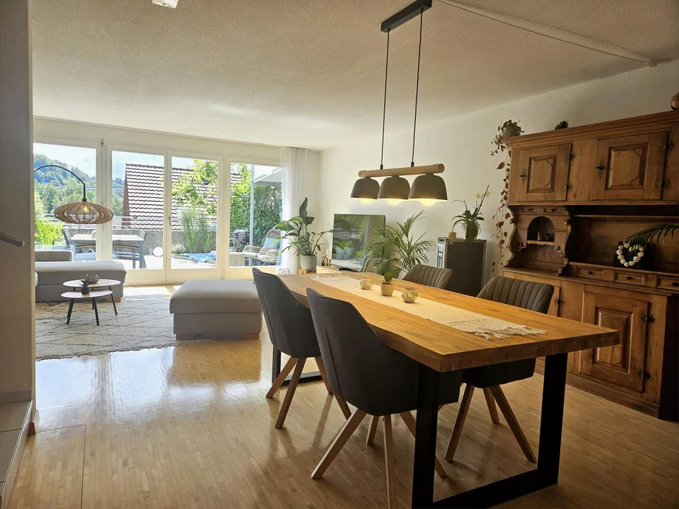 Maison en rangée de 5,5 pièces avec deux terrasses à Neuenegg à vendre – photo 3 sur 13