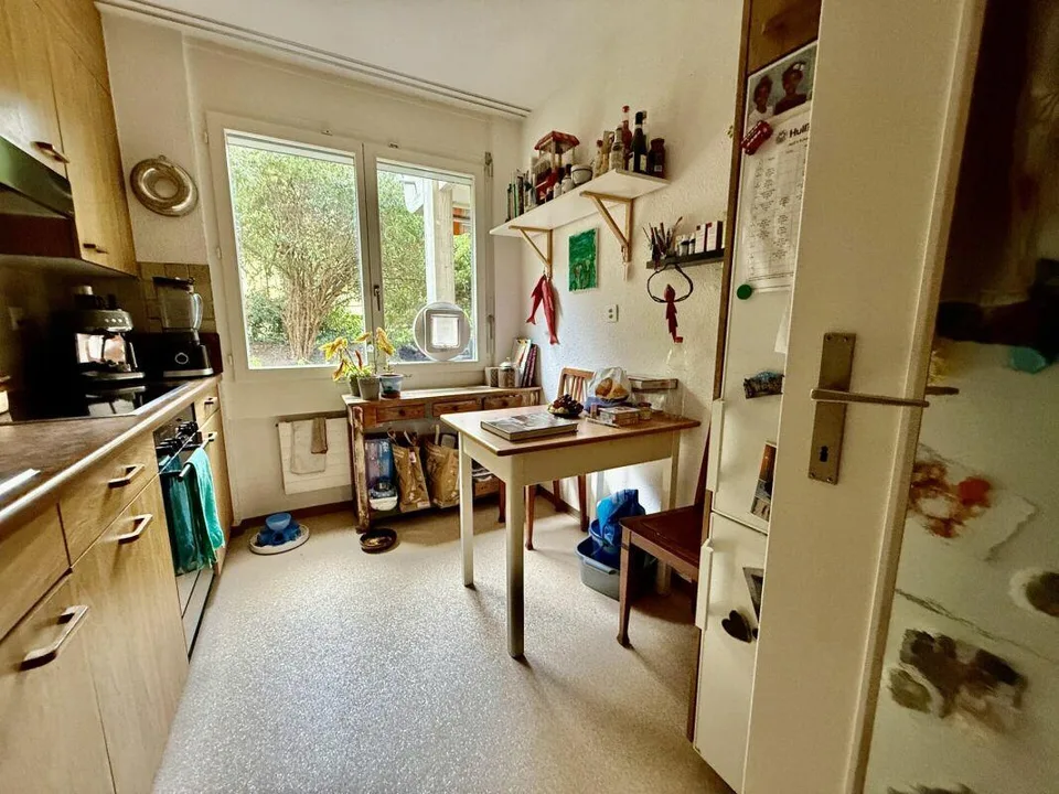 Appartement de 3,5 pièces situé au centre d'Albisrieden avec un espace de jardin privé – photo 7 sur 11