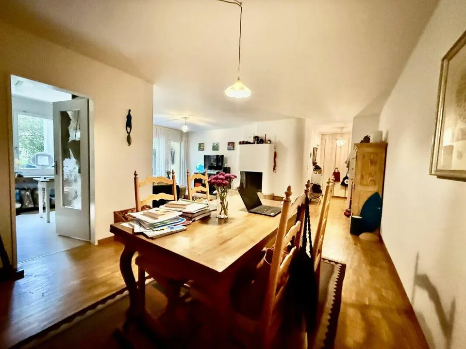 Appartement de 3,5 pièces situé au centre d'Albisrieden avec un espace de jardin privé – photo 2 sur 11