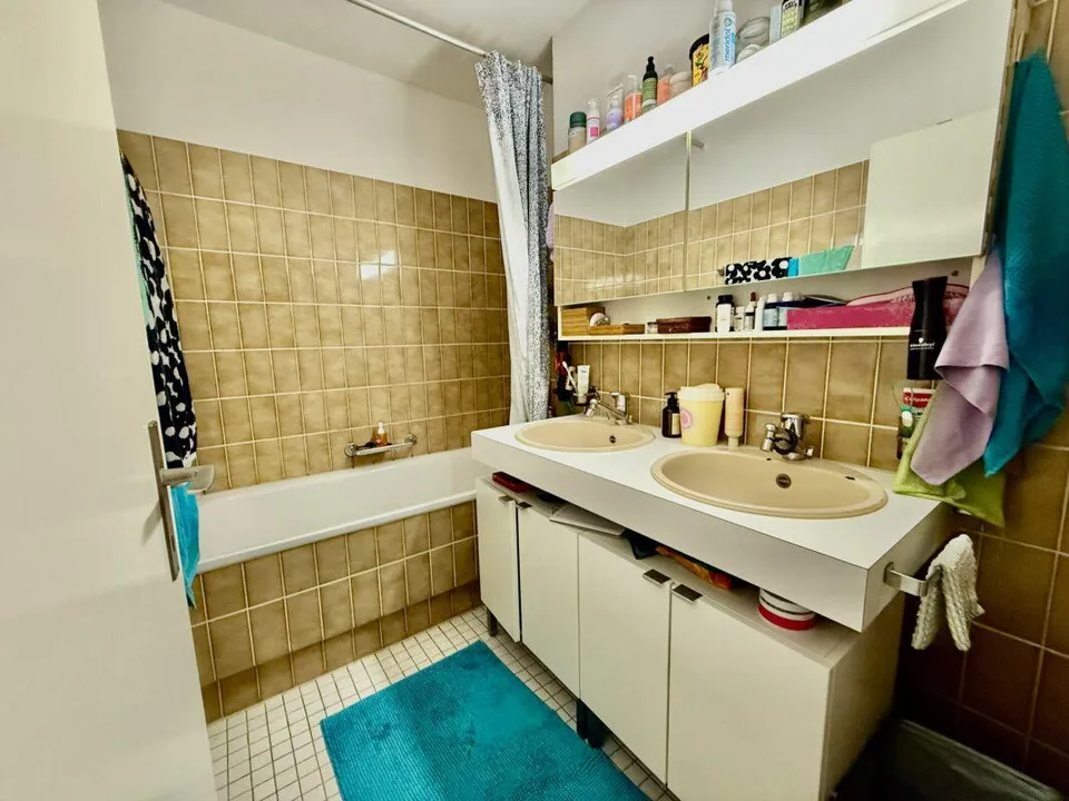 Appartement de 3,5 pièces situé au centre d'Albisrieden avec un espace de jardin privé – photo 8 sur 11