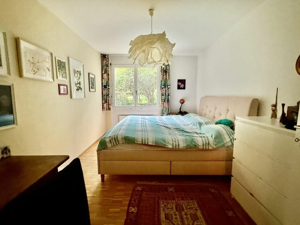 Appartement de 3,5 pièces situé au centre d'Albisrieden avec un espace de jardin privé – photo 4 sur 11