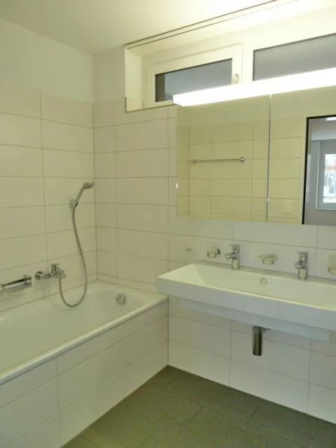 Modernes, zentrales Wohnen mit grosser Loggia (23m²) – Foto 7 von 10