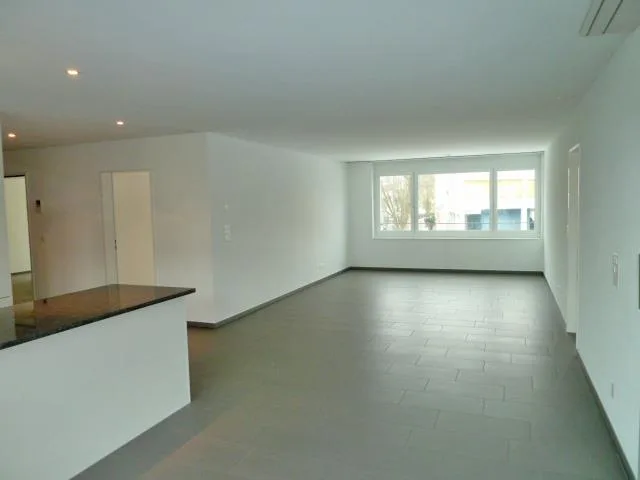 Modernes, zentrales Wohnen mit grosser Loggia (23m²) – Foto 4 von 10