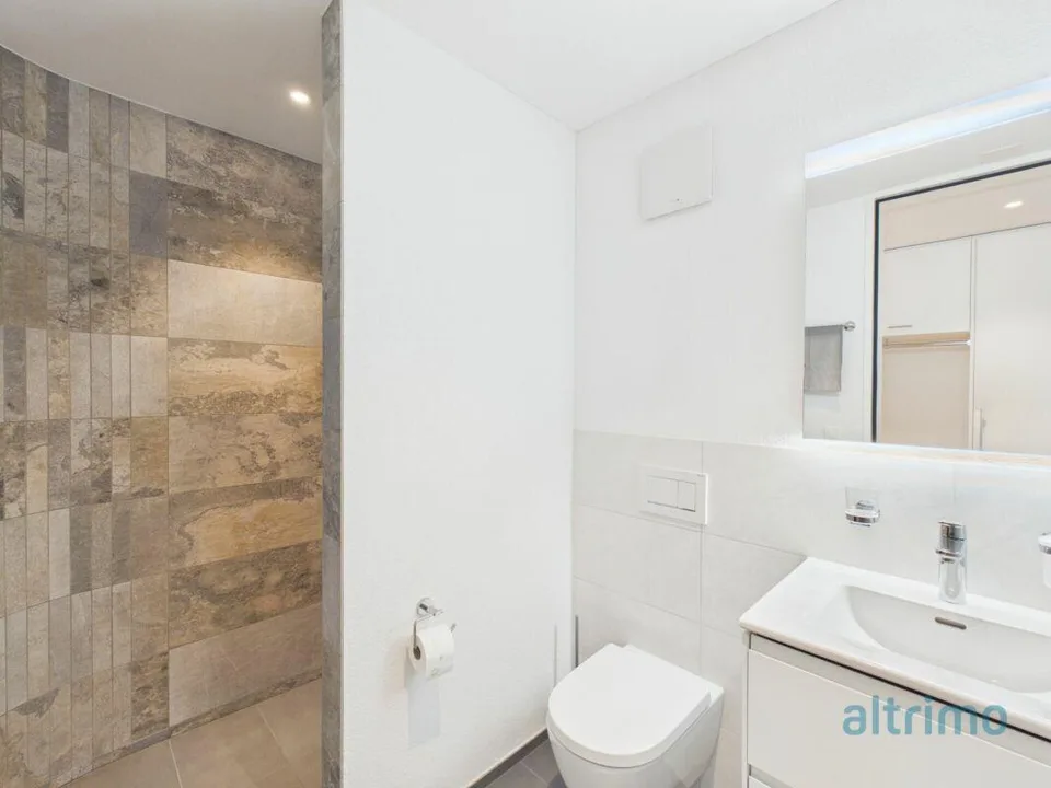 Erstbezug: hochwertige 3.5-Zimmer-Wohnung mit herrlicher Aussicht – photo 2 sur 13