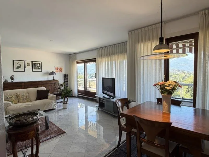 ELEGANTE ATTICO CON TERRAZZA PANORAMICA E VISTA LAGO – foto 6 di 13