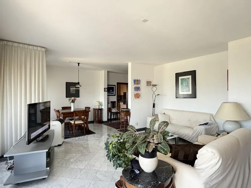 ELEGANTE ATTICO CON TERRAZZA PANORAMICA E VISTA LAGO – foto 5 di 13