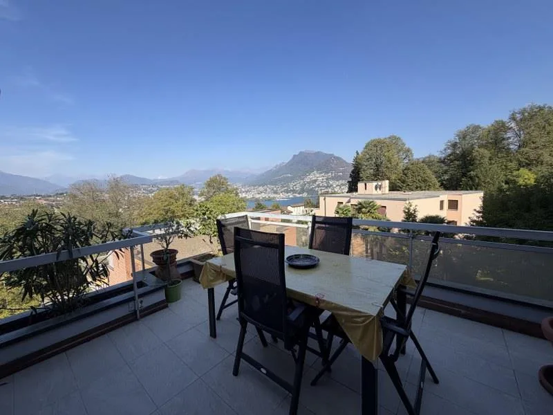 ELEGANTE ATTICO CON TERRAZZA PANORAMICA E VISTA LAGO – foto 9 di 13