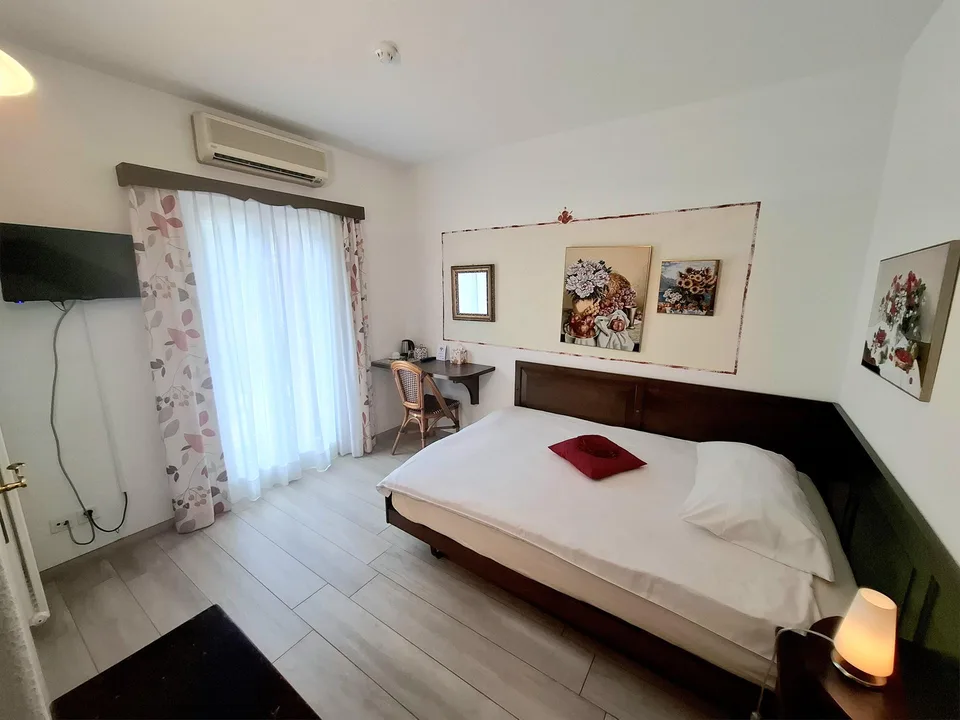 Residenza storica con 20 camere nel cuore di Intragna – abitare, os... – Foto 7 von 14
